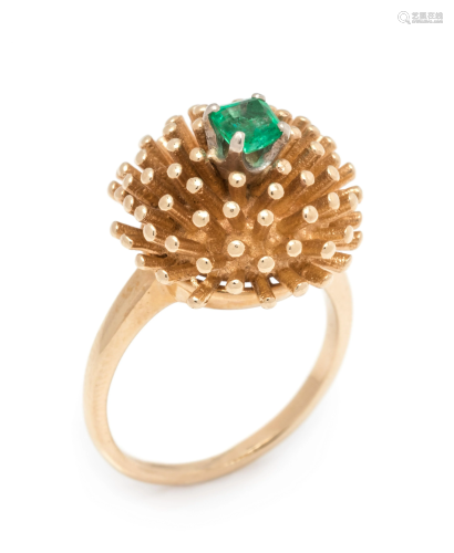 YELLOW GOLD AND EMERALD RING