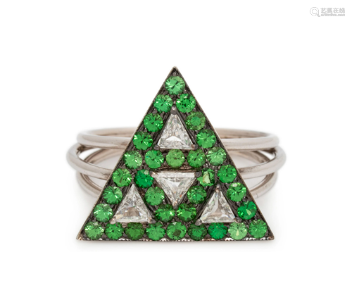 DIAMOND AND TSAVORITE GARNET RING