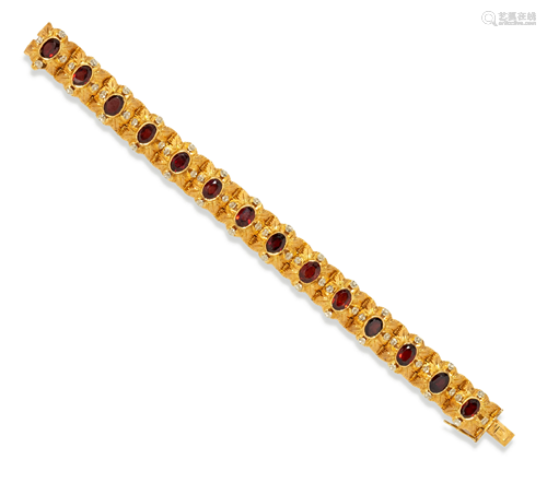 YELLOW GOLD AND GARNET BRACELET