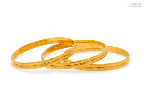 HIGH KARAT GOLD BANGLE BRACELET SET