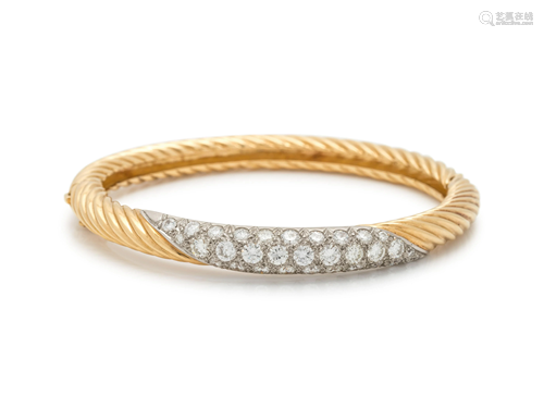 YELLOW GOLD AND DIAMOND BANGLE BRACELET