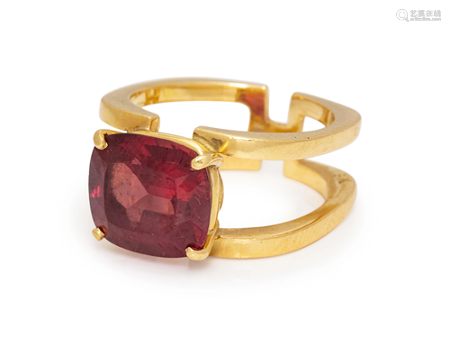 REDDISH ORANGE SAPPHIRE RING