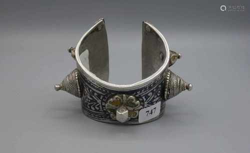 BERBER-SCHMUCK: Armreif / bracelet, I´Dounedif /Marokko, oriental bracelet, Silber (82,5 g). Ein