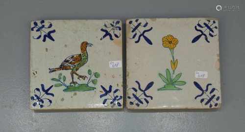 2 BAROCK-FLIESEN MIT BLUMEN- UND VOGELDEKOR / HOLLÄNDISCHE FAYENCE - FLIESEN / WANDFLIESEN /