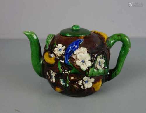 WEINKANNE / KANNE / wine pot, China, ungemarkt, Porzellan, polychrom staffiert. Gebauchte Form mit