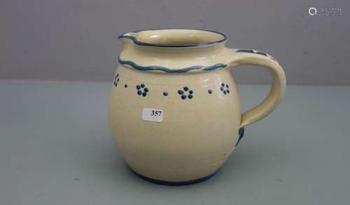 KRUG / ceramic jug, Keramik, heller Scherben, gebauchte Form mit profiliertem Hals, kleinem