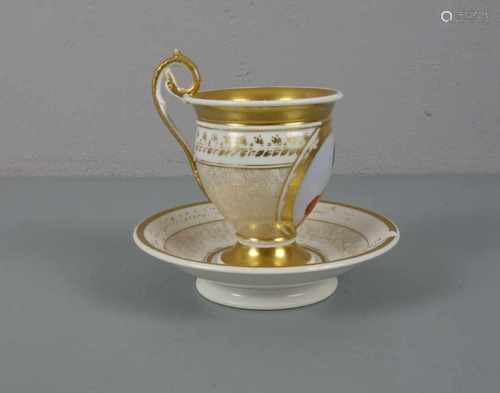 EMPIRE TASSE MIT UNTERTASSE / ANDENKENTASSE / GLOCKENBECHER / empire cup, um 1800, Porzellan,