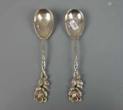 KONVOLUT VORLEGELÖFFEL / ZUCKERLÖFFEL - 2 STÜCK / creamer spoons, 1. H. 20. Jh., deutsch, 835er