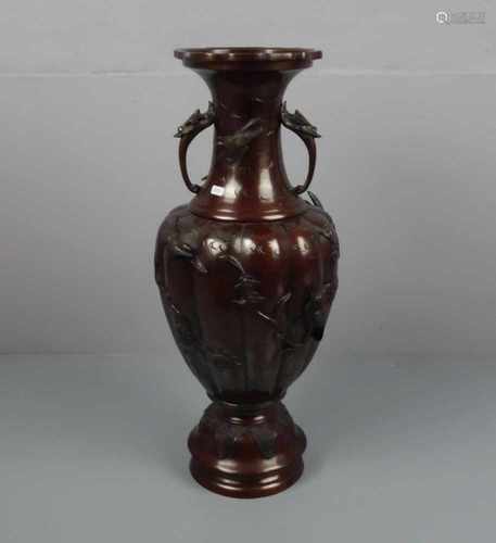 BODENVASE AUS METALL / chinese metal vase, China, 20. Jh., brüniertes Metall, unter dem Stand mit