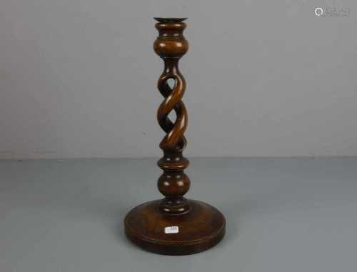 KERZENLEUCHTER / TISCHLEUCHTER / candle stand, Holz, gedrechselt und geschnitzt. Aufgewölbter und