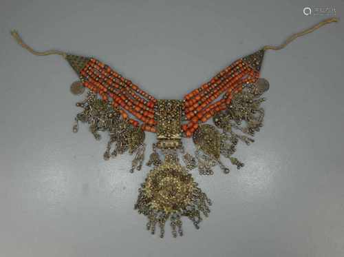 BERBER-SCHMUCK: Brustschmuck / Kette / oriental jewellery, Jemen, Silber (feuervergoldet) und