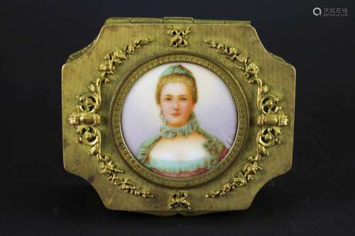 19世纪法国鎏金铜錾花镶嵌珐琅手绘仕女纹盖盒