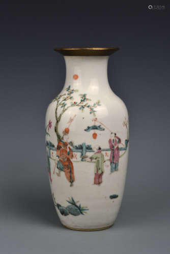 A FAMILLE VERTE FIGURAL VASE REPUBLIC PERIOD