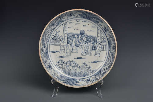 A BLUE AND WHITE FIGURES PLATE QING DYNASTY