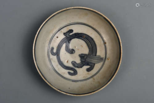 A BLUE AND WHITE DISH MING DYNASTY