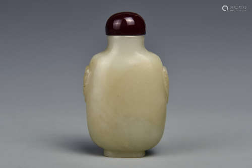 A CREAMY WHITE JADE SNUFF BOTTLE QING DYNASTY