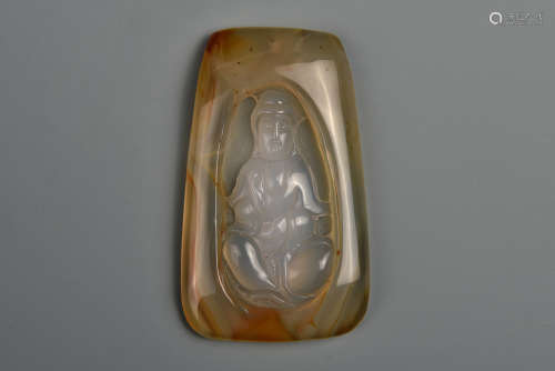 A CARVED AGATE PENDANT
