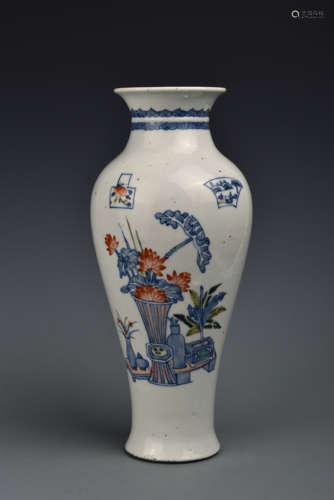 A DOUCAI GLAZED BALUSTER VASE QING DYNASTY