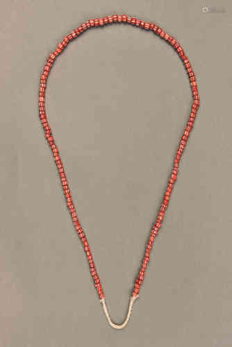 A GLASS BEADED NECKLACE