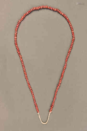 A GLASS BEADED NECKLACE