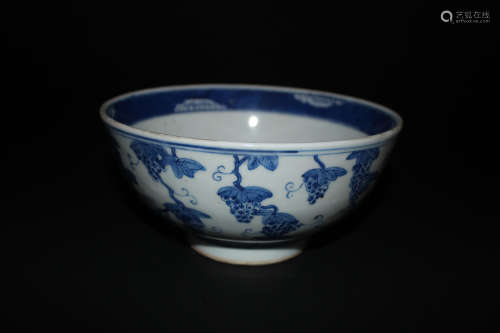 A BLUE AND WHITE GRAPEFRUITS BOWL QING DYNASTY