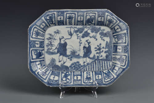 A BLUE AND WHITE KRAAK SQUARED DISH QING DYNASTY