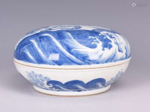 A BLUE AND WHITE 'DRAGON AND FISH'  SEAL PASTE BOX AND COVER, QING DYNASTY, KANGXI PERIOD