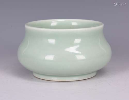 A CELADON GLAZED CENSER, QING DYNASTY, QIANLONG PERIOD