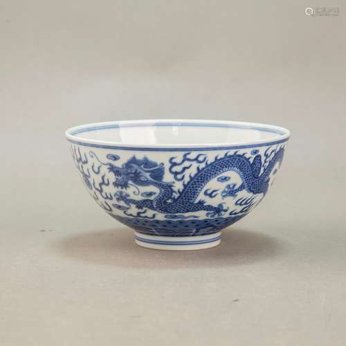 A BLUE AND WHITE 'DRAGON' BOWL