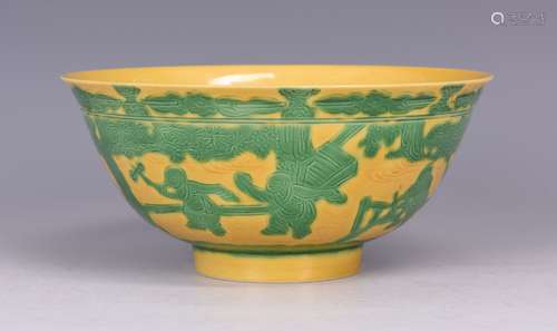 A GREEN GLAZED YELLOW GROUND 'KIDS' BOWL, QING DYNASTY, YONGZHENG PERIOD