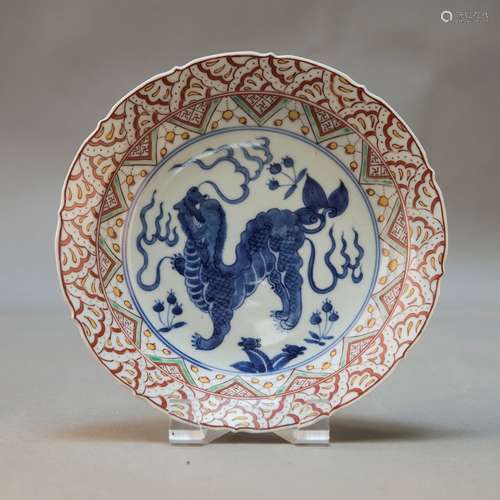 A BLUE AND WHITE PORCELAIN DISH