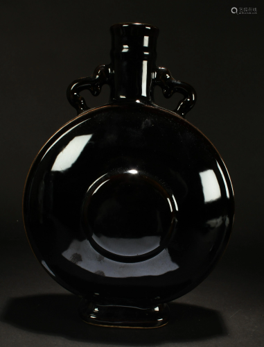 A Chinese Plain-style Duo-handled Porcelain Vase