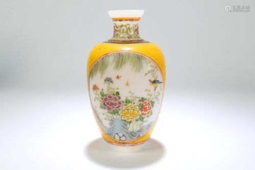 A Chinese Nature-scene Overlay Display Vase