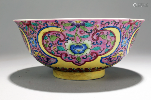 A Chinese Bat-framing Pink-fortune Estate Porcelain