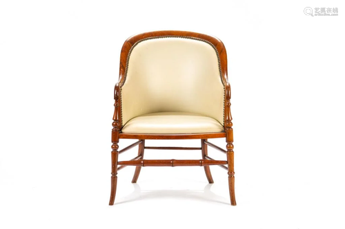 A CREAM LEATHER UPHOLSTERED OCCASIONAL CHAIR