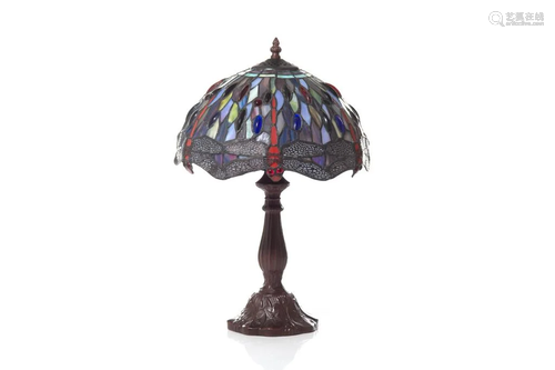 DECORATIVE STAINED GLASS TABLE LAMP