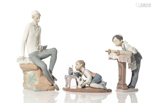 THREE LLADRO FIGURES OF JEWISH BOYS