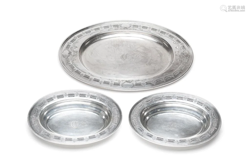 THREE AMERICAN SILVER OVAL SERVING DISHES, 2000g