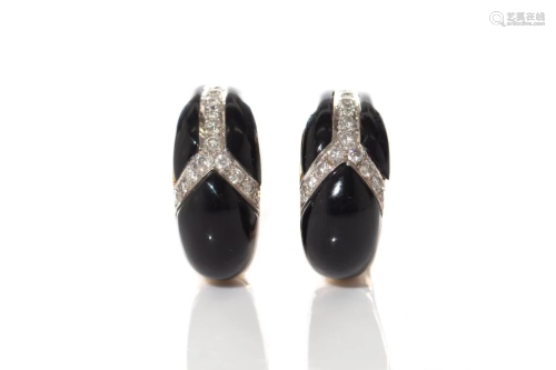 BLACK ENAMEL AND DIAMOND  EARRINGS, 17g