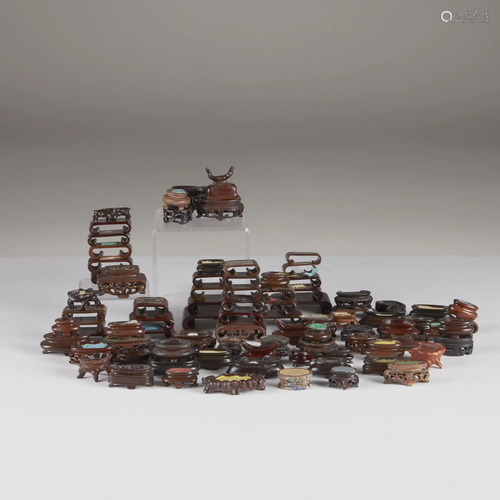 A large collection of assorted Chinese snuff bottle