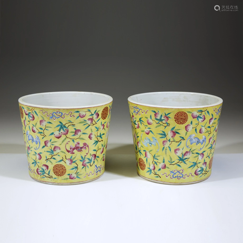 A pair of Chinese enameled porcelain yellow-gro…