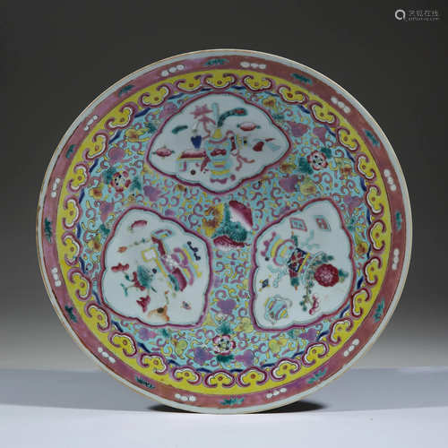 A Chinese famille rose-decorated porcelain charger,