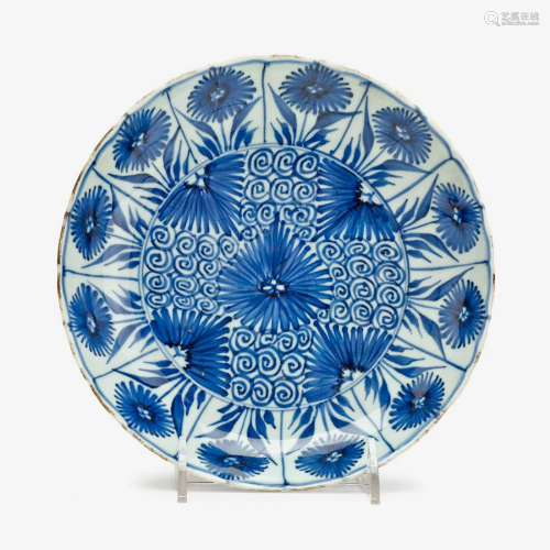 A Chinese blue and white floral decorated barbe…