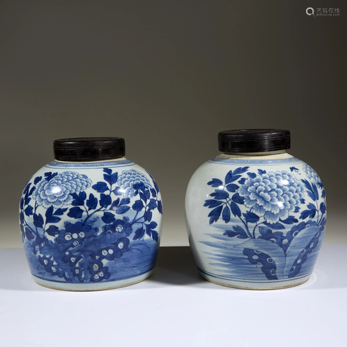 An associated pair of Chinese blue and white 