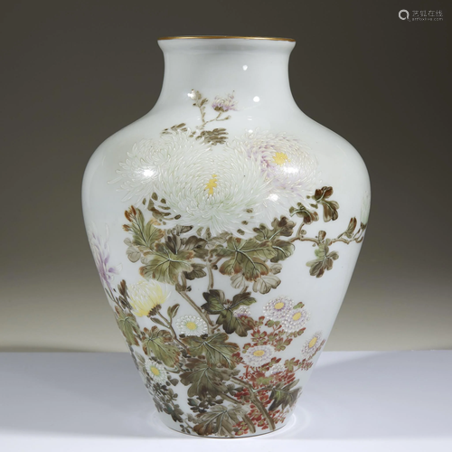 A Japanese porcelain 