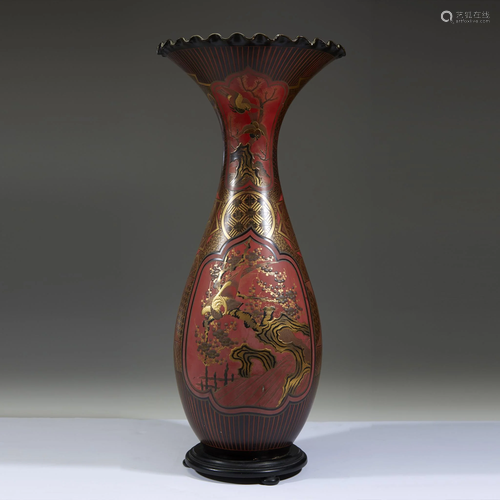 A large Japanese lacquered Arita porcelain vas…