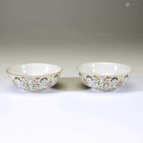 A pair of Chinese famille rose-decorated porcel…