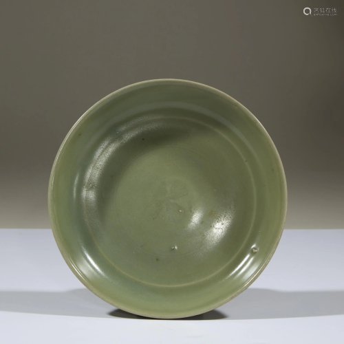 A Chinese Longquan celadon dish, early Ming dyn…