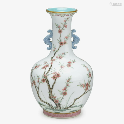 A Chinese famille rose baluster vase, Daoguang mark,