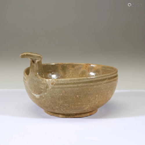 A Chinese celadon-glazed stoneware handled b…
